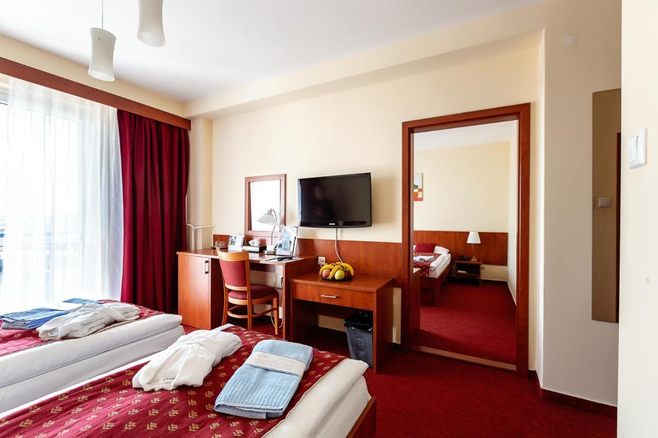 Hotel Senec Aqua Resort - Family Friendly Bagian luar foto